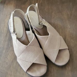 Low comfort wedges